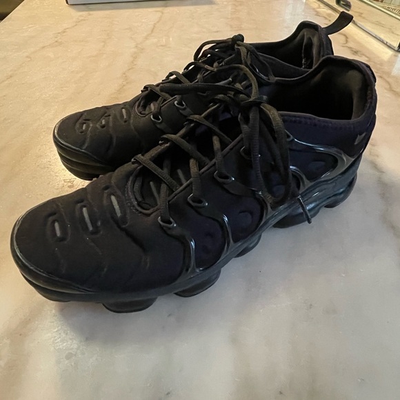 Nike Black VaporMax Plus Athletic Shoes - Picture 9 of 9